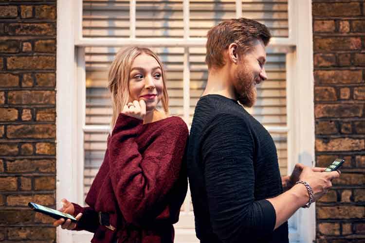 Erstes Date: Funkt es nach dem Online-Dating auch im echten Leben?